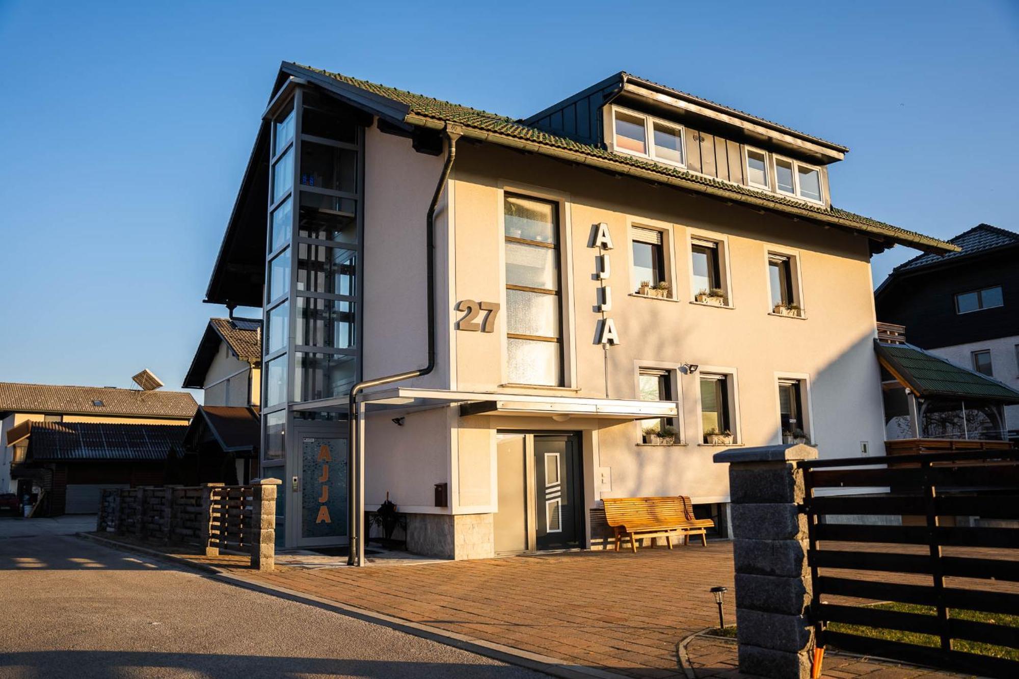 Apartma Ajja Šenčur Dış mekan fotoğraf